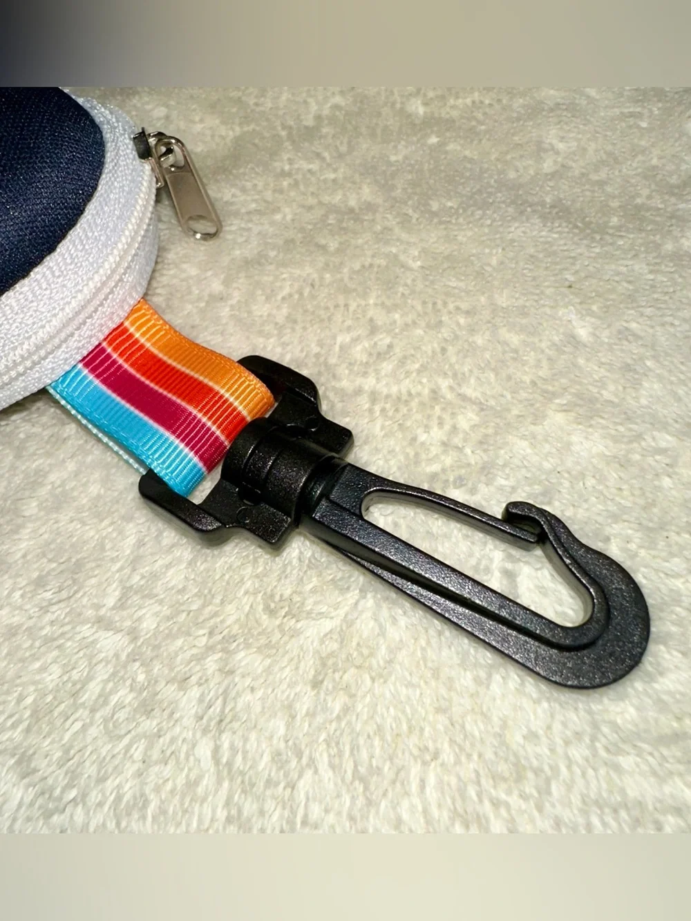 Skechers Sunglasses Case Zipper Clamshell Black Rainbow Clip Eyeglass Holder